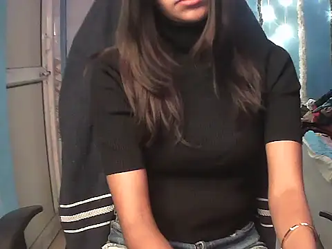 RENUKA RAJPUT online show from November 12, 2025, 7:57 pm