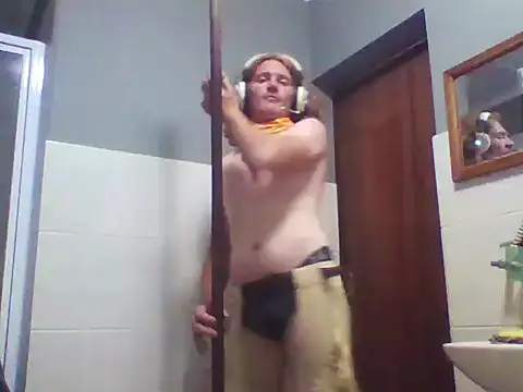 untamedredsnake online show from March 3, 2026, 10:04 pm