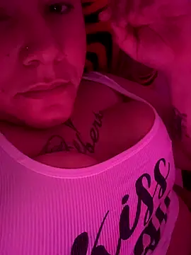 Snapshot of valen1891 chatting on October 27, 2025, 3:10 am valen1891 online show from October 27, 2025, 3:10 am