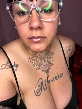 Snapshot of valen1891 chatting on October 31, 2025, 2:45 am valen1891 online show from October 31, 2025, 2:45 am