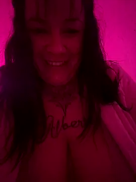 Snapshot of valen1891 chatting on November 17, 2025, 4:40 am valen1891 online show from November 17, 2025, 4:40 am