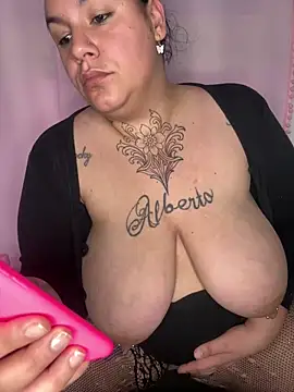 Snapshot of valen1891 chatting on November 25, 2025, 2:22 am valen1891 online show from November 25, 2025, 2:22 am