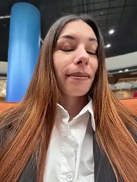 Snapshot of Amelie_Crosby chatting on June 19, 2026, 2:43 pm Amelie Crosby online show from June 19, 2026, 2:43 pm