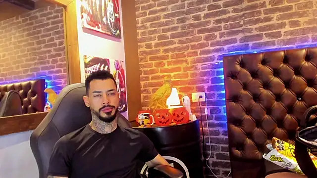 VinzenzRizzo online show from October 31, 2025, 4:24 am