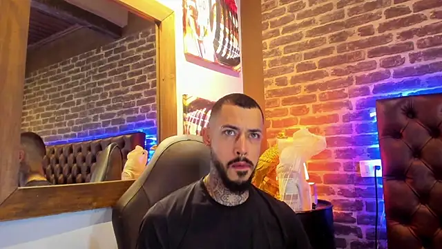 VinzenzRizzo online show from November 25, 2025, 4:23 am