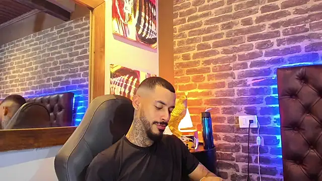 VinzenzRizzo online show from December 4, 2025, 4:22 am