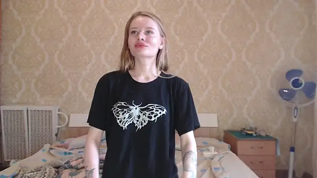 Kitkaat00 online show from June 19, 2026, 1:37 pm