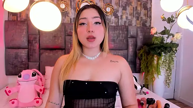 PatyLawrence online show from November 18, 2025, 3:23 am