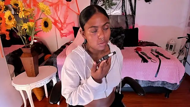 Lucie Harper online show from October 22, 2025, 8:08 pm