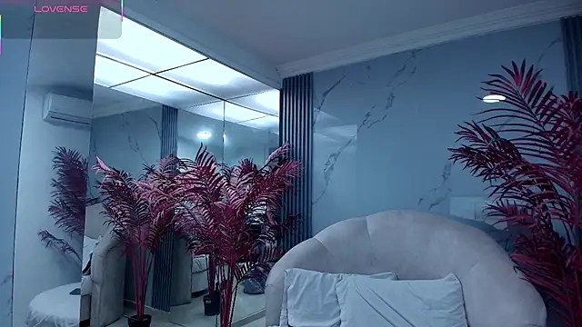 MayaBaker online show from September 12, 2025, 7:25 pm