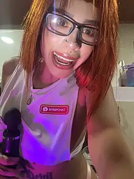 Snapshot of ScarlettRusso1 chatting on May 3, 2026, 11:11 pm ScarlettRusso1 online show from May 3, 2026, 11:11 pm