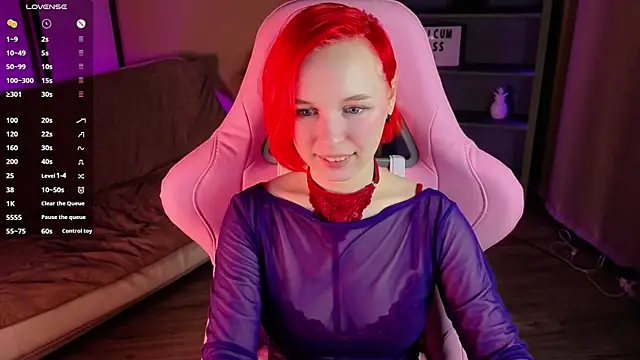 NaomiYoru online show from September 10, 2025, 8:42 pm