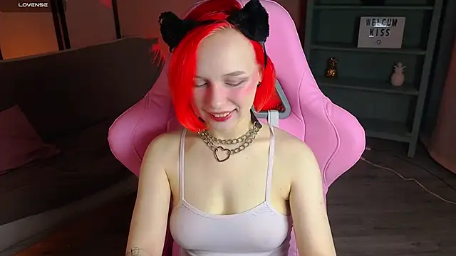 NaomiYoru online show from October 3, 2025, 8:28 pm