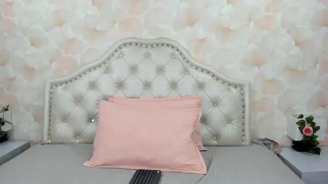 SofiaWhites online show from May 15, 2026, 4:08 am