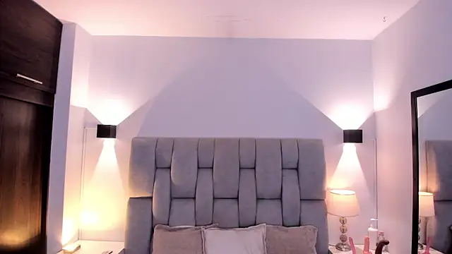 Mia volkova online show from September 18, 2025, 12:29 pm