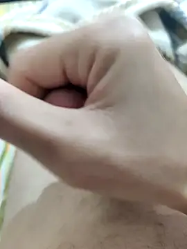 emrekzlk52 online show from October 19, 2025, 1:23 pm