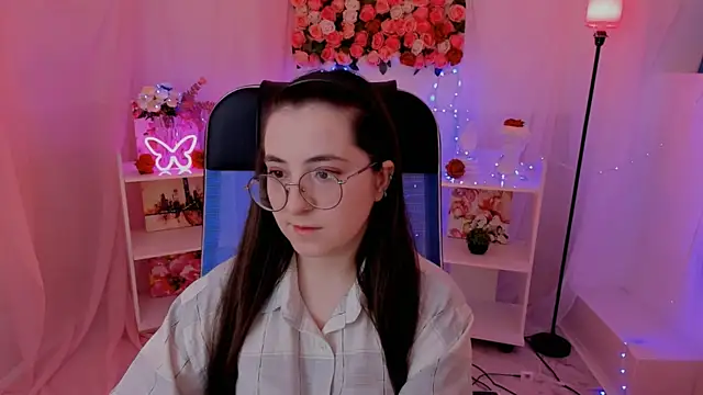 VirtuallVoyant online show from September 17, 2025, 4:36 am