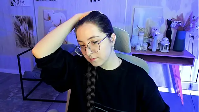 VirtuallVoyant online show from November 14, 2025, 4:33 am