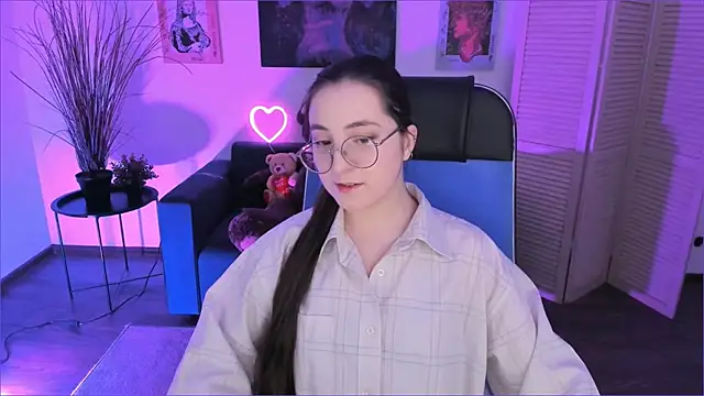 VirtuallVoyant online show from December 5, 2025, 12:19 am