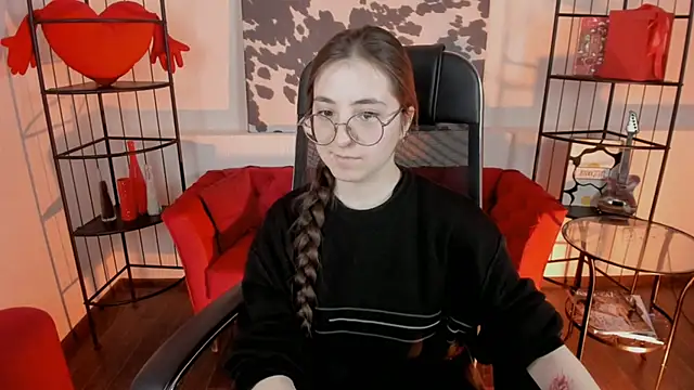 VirtuallVoyant online show from April 25, 2026, 7:33 pm