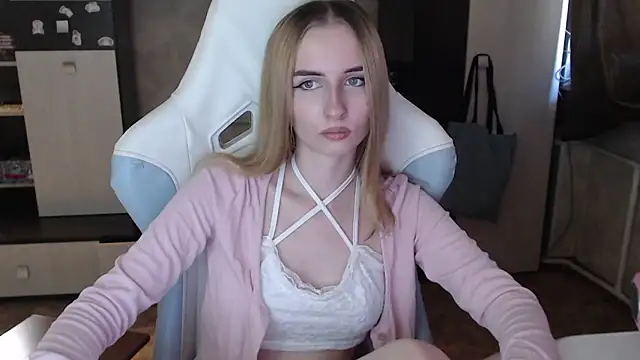 Cutti Crystal online show from September 30, 2025, 6:07 am