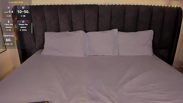 Snapshot of Sophie_Smith19_ chatting on February 19, 2026, 2:02 pm Sophie Smith19 online show from February 19, 2026, 2:02 pm