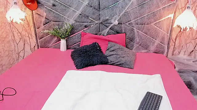 SASHA BROWNIE   online show from October 7, 2025, 8:06 pm