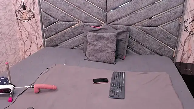 SASHA BROWNIE   online show from February 2, 2026, 7:45 pm