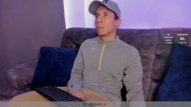 j deex online show from November 21, 2025, 4:49 pm