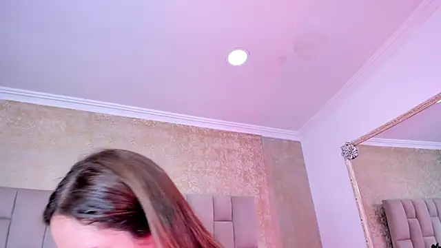 cloesummerr  online show from September 26, 2025, 1:59 pm