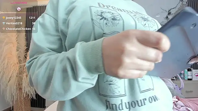 cloesummerr  online show from March 28, 2026, 12:38 pm