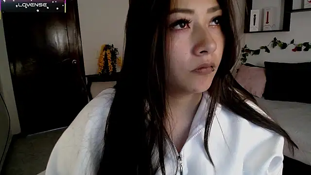 Mia 1120 online show from November 4, 2025, 8:19 pm