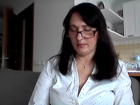 Snapshot of Elena48324 chatting on May 8, 2026, 9:47 am Elena48324 online show from May 8, 2026, 9:47 am