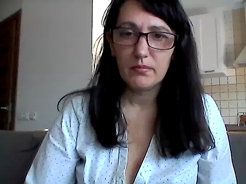 Snapshot of Elena48324 chatting on May 17, 2026, 6:22 am Elena48324 online show from May 17, 2026, 6:22 am