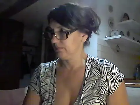 Snapshot of Elena48324 chatting on August 6, 2026, 6:43 pm Elena48324 online show from August 6, 2026, 6:43 pm