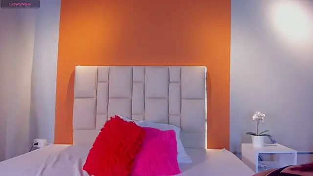 Zafiro  Brown online show from April 21, 2026, 8:34 pm