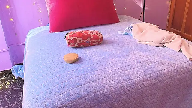 Dafne Mel online show from November 20, 2025, 12:49 pm