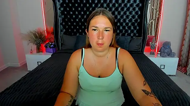 Snapshot of Sofii_darling chatting on July 6, 2026, 6:10 pm Sofii darling online show from July 6, 2026, 6:10 pm