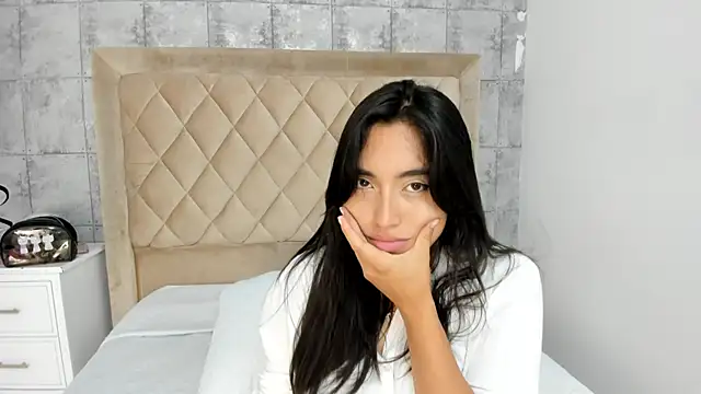 Starbutterflyy  online show from October 12, 2025, 3:49 am