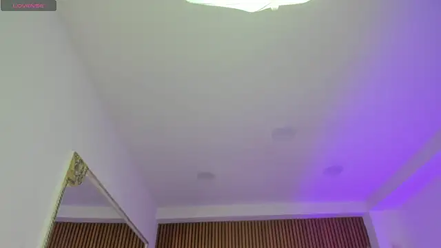 Starbutterflyy  online show from April 20, 2026, 5:21 am