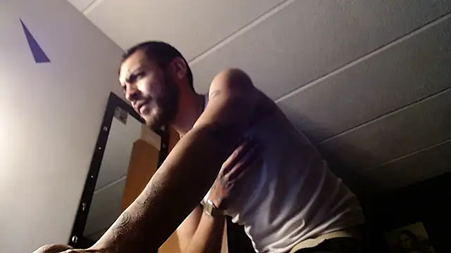 malek xarx  online show from October 17, 2025, 1:09 am