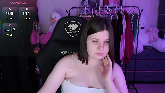 AmyVibess online show from April 7, 2026, 8:09 pm