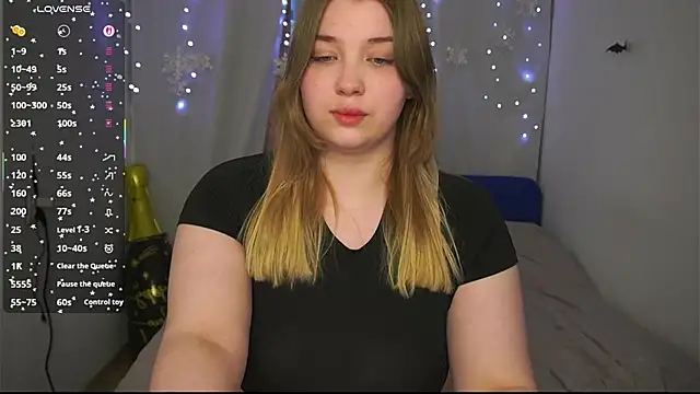 CuteSharloti online show from March 26, 2026, 5:07 pm