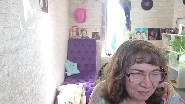 Betty Brick online show from May 18, 2026, 3:18 pm
