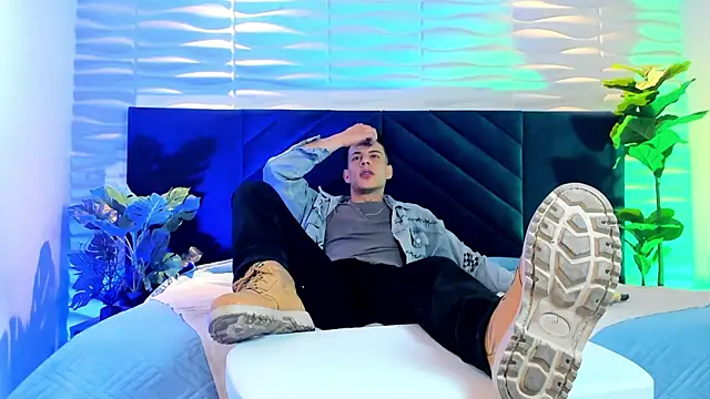 Dustin Sonne online show from April 20, 2026, 4:37 am