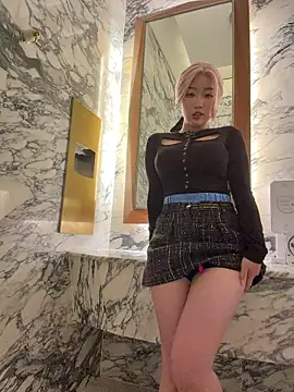 winter11 online show from October 4, 2025, 8:12 am