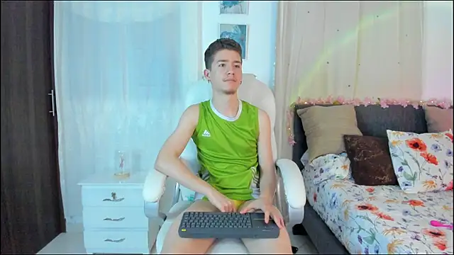 ThiagooJames online show from November 3, 2025, 3:41 am