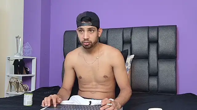 ashtoncooperr online show from October 6, 2025, 6:49 pm