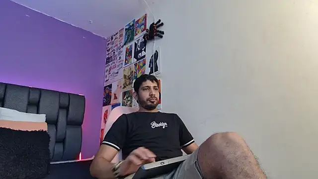 ashtoncooperr online show from November 4, 2025, 7:02 pm