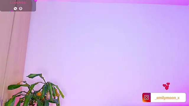 onlyemily  online show from April 21, 2026, 1:18 am